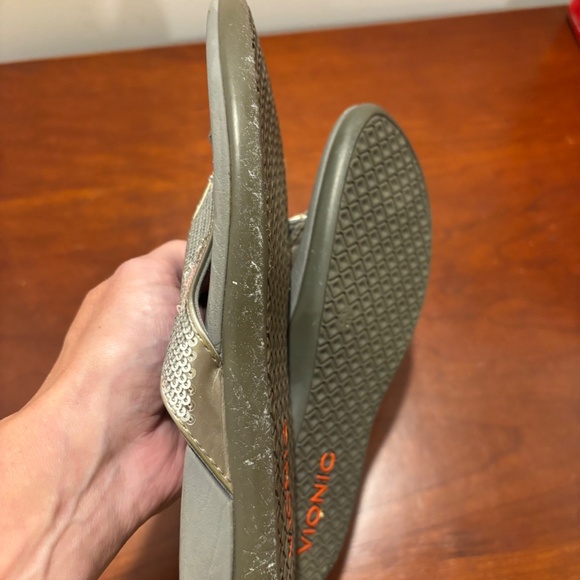 Vionic Sequined Tide Thong Sandals Flip Flops Silver Women's Size 5 - Picture 8 of 8